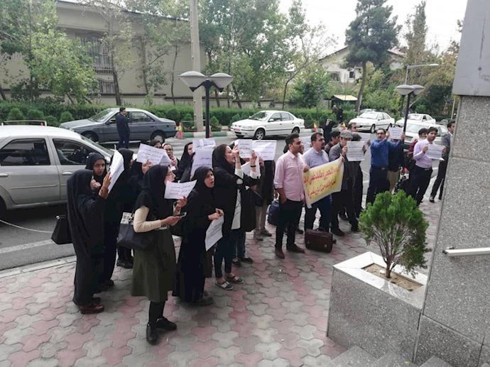 Tehran – College students rallying on Saturday