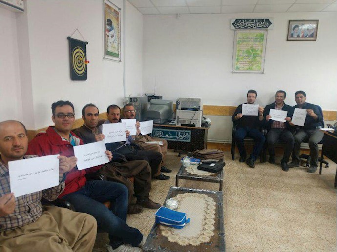 Nationwide teachers strike in Saghez at Motahhari high school