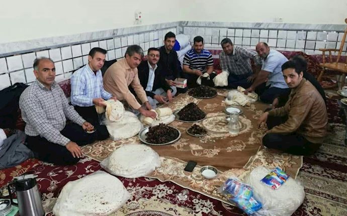 The spirit of solidarity. A group of Haft Tapeh workers preparing lunch for the demonstrators