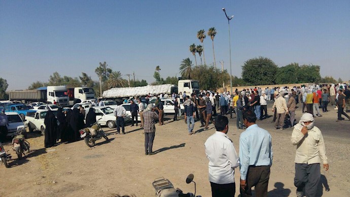 Strike and protest by Haft Tappeh Sugarcane factory workers