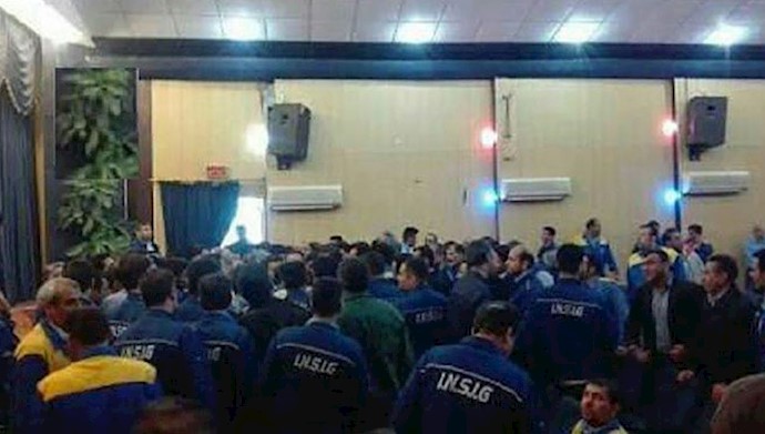 The workers of Gorouh-e Meli Foulad-e Ahvaz gathered in front of the offices of this company