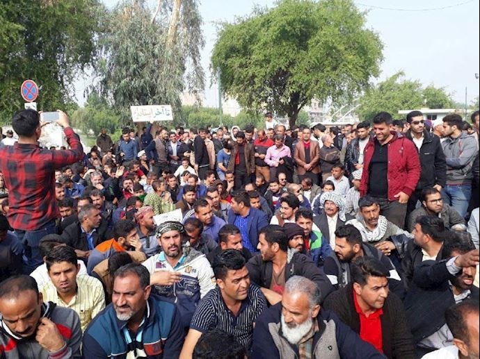 Workers of Haft Tapeh protesting for their rights (Nov. 21)