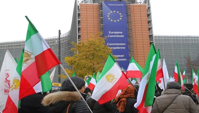 Iranians rallying outside the European Union headquarters in Brussels