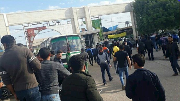 The workers of Haft Tapeh sugar cane factory in Shush, returned to the streets for the 28th day to demonstrate for their demands. 