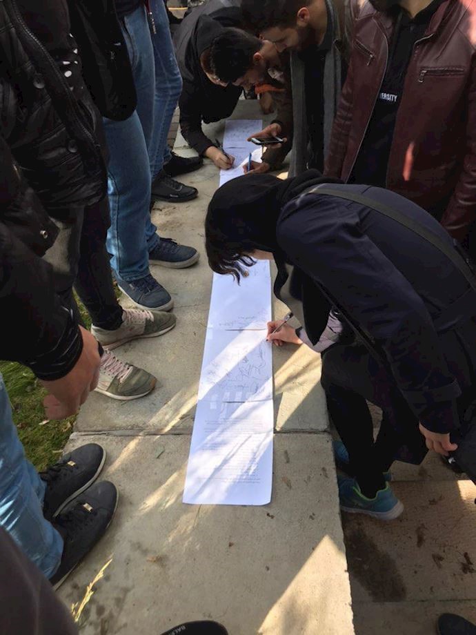 Tabriz – Sahand University students holding a protest rally