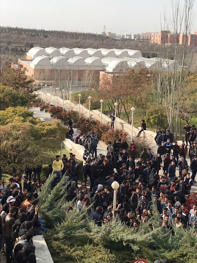 Tabriz – Sahand University students holding a protest rally