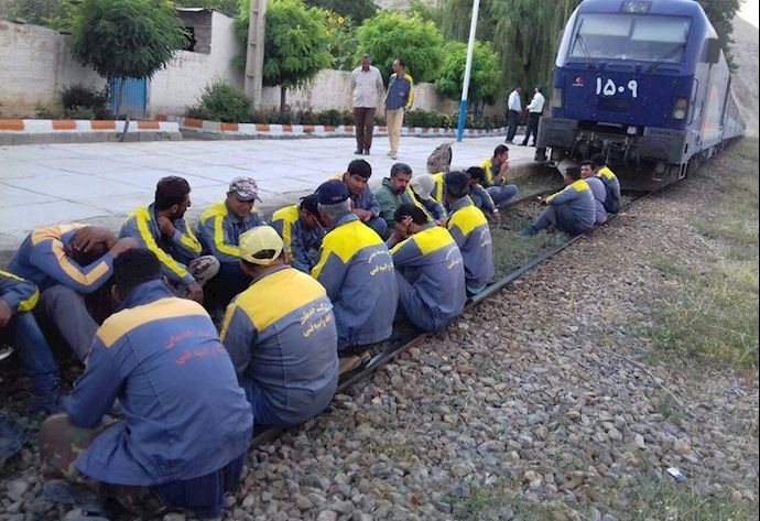 Mashhad: Train workers’ strike continues