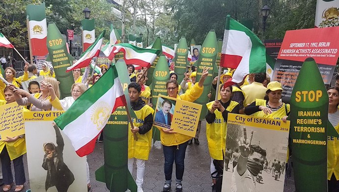 The demonstrators in New York hailed the Iranian resistance units, groups of MEK supporters in Iran