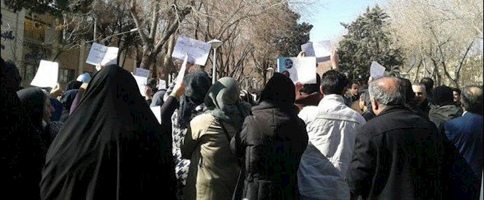 Teachers rally in Isfahan, central Iran