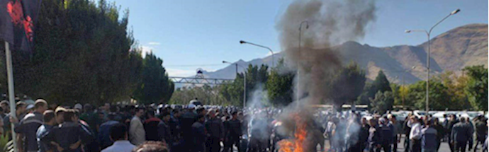 Numerous scenes of Azarab factory employees’ protest gathering being met with attacks by anti-riot units and firing tear gas – Arak, western Iran – October 7, 2019