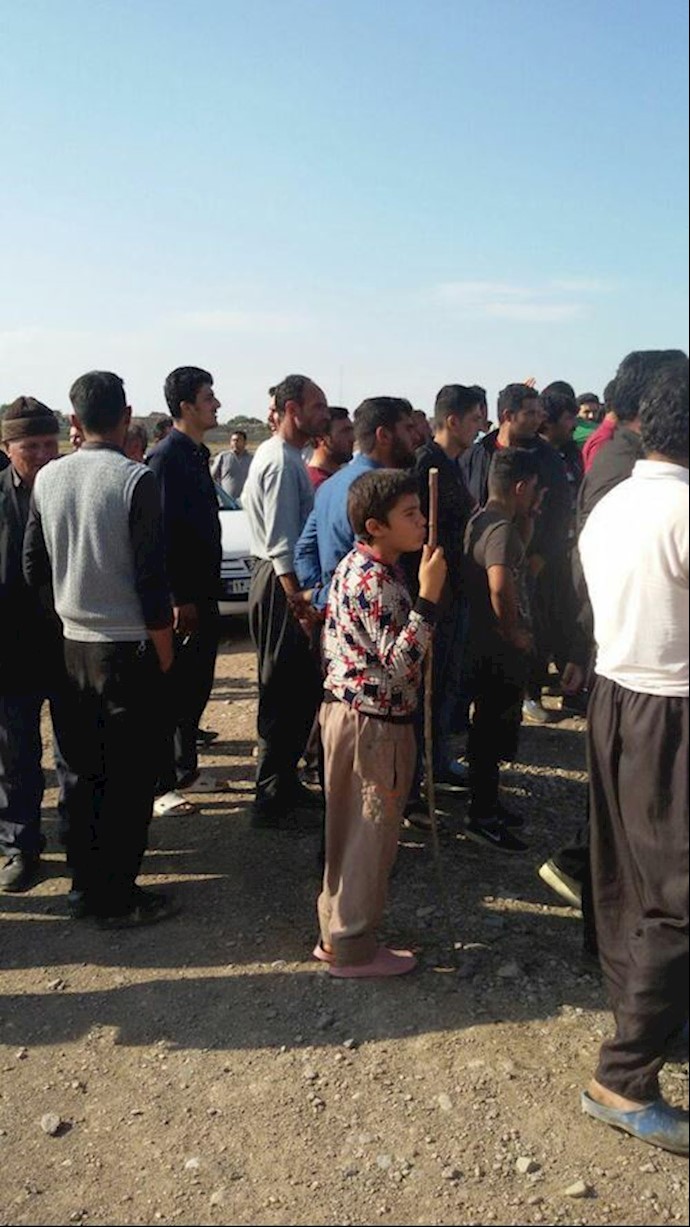 Locals of a number of villagers near Miandoab protesting the transfer of city sewage water to their areas – West Azerbaijan Province, northwest Iran – October 22, 2019
