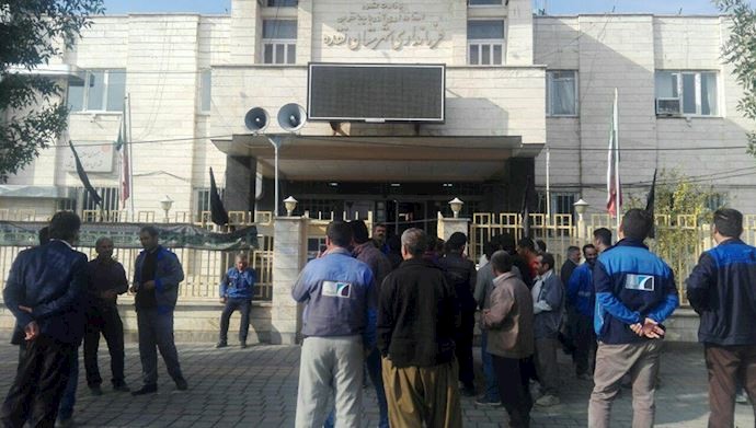 Employees of the Kharadajh Company rallying outside the mayor’s office in Naqadeh, northwest Iran – October 21, 2019
