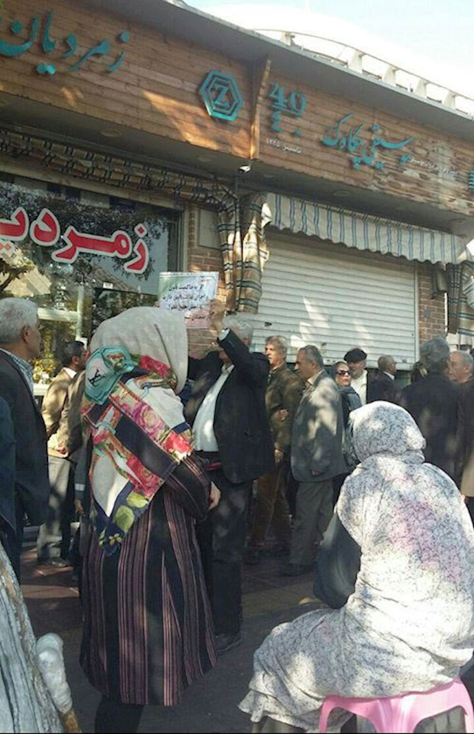 Caspian financial institution creditors protesting outside the regime’s Central Bank – Tehran, Iran