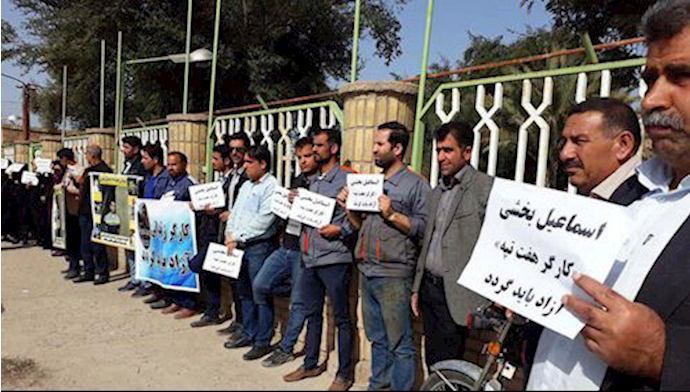 Members of Esmaeel Bakhshi’s family holding a protest rally – Shush, SW Iran – February 27, 2019