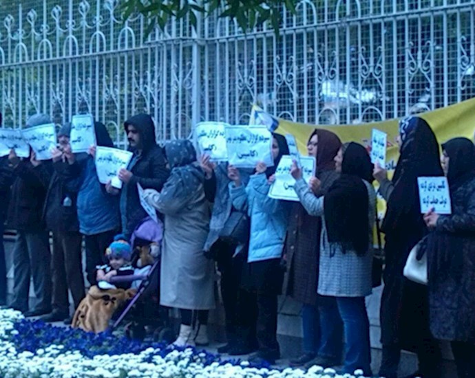 Clients of the regime-linked credit firms rallying in Mashhad, northeast Iran – April 22, 2019