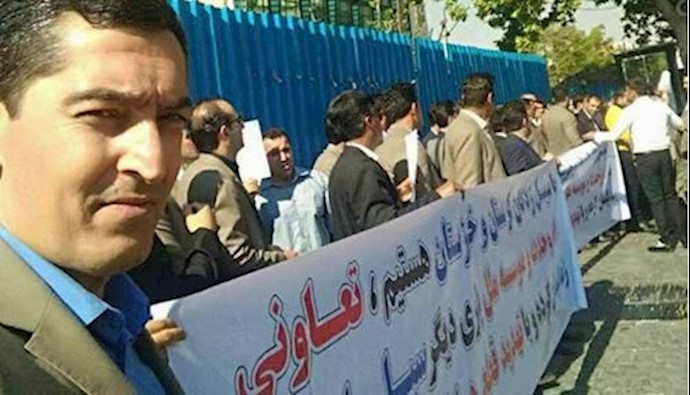 Workers of Vahdat Labor and Mellal associations holding a rally – Tehran, Iran – April 29, 2019