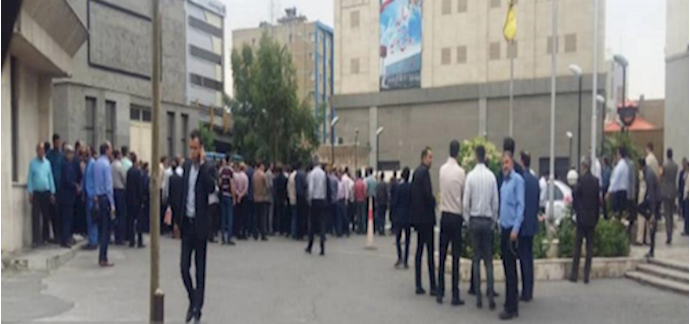 Tehran – Metro workers holding a protest rally – May 21, 2019