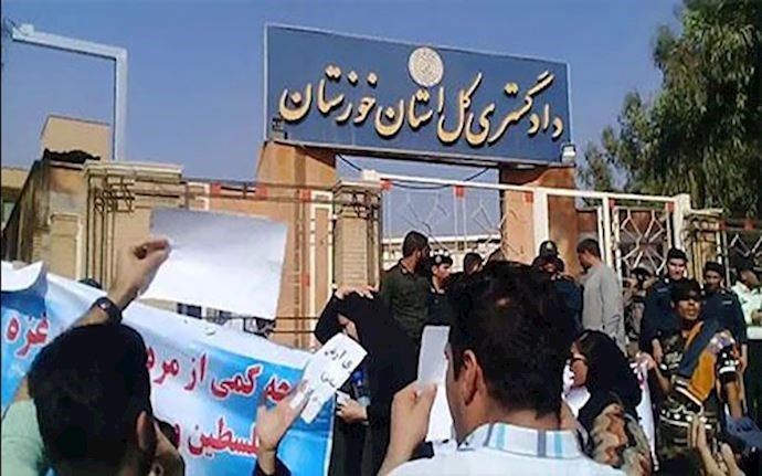 Protests by looted customers of Iranian credit institutions