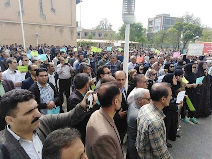Kurdistan: hundreds of teachers took to the streets to demand their rights