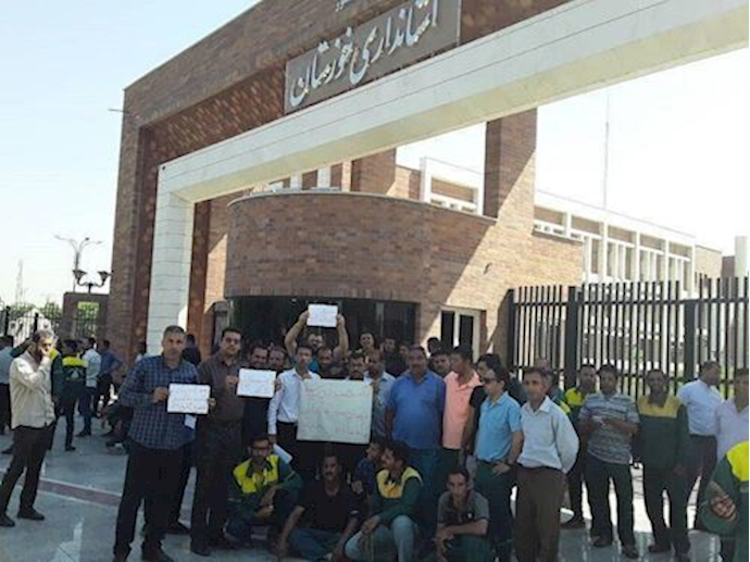 Municipality workers protesting in Kut Abdullah of Ahvaz, Khuzestan Province, southwest Iran