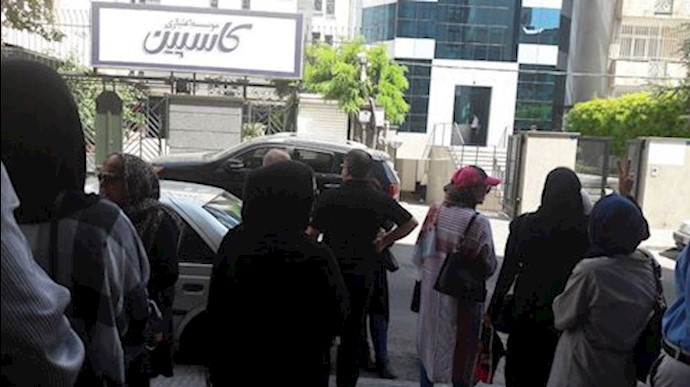 Clients of the Caspian credit firm rallying in Tehran – July 22, 2019