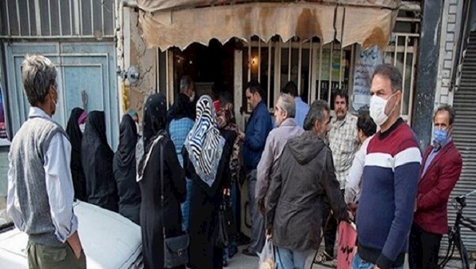 Long line to purchase bread in Iran—File photo