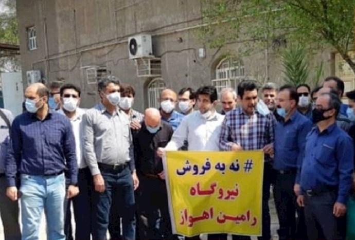 Workers of the Ramin power plant in the city of Ahwaz, southeast Iran, continued their protest—October 3, 2020