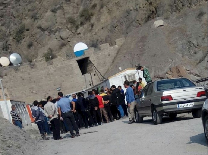 Protest rally by workers of Kariz Highway Company, Rudbar, Gilan province — November 2020