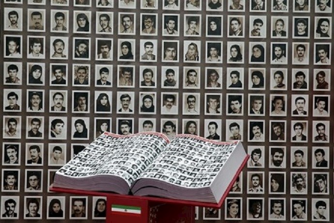 30,000 Iranian political prisoners, members of the MEK were executed following a fatwa of Khomeini. 
