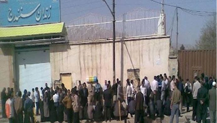 Protests by families of detained protesters in Sanandaj