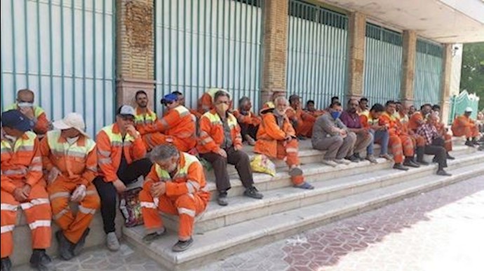 1Protest by municipality workers in Shahin Shahr