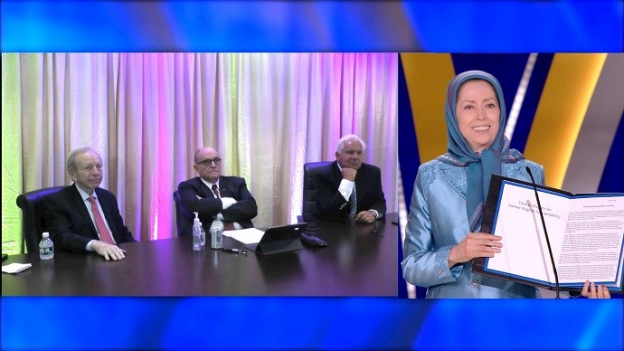 Senator Jospeh Liebermand, former New York mayor Rudy Guiliani, and Senator Robert Toricelli present the statement of a bipartisan group of 31 prominent U.S. figures in support of the Iranian Resistance to Mrs. Maryam Rajavi. 