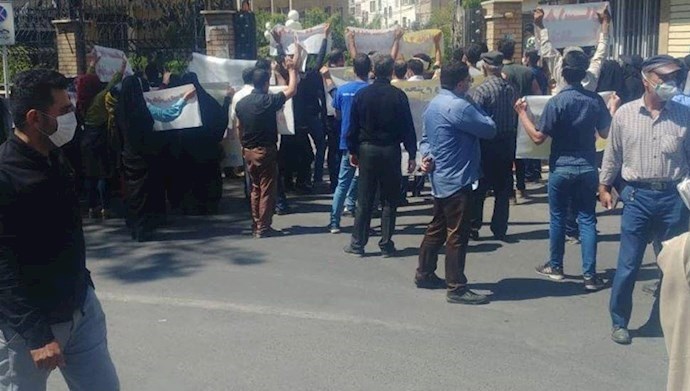 Gas refinery workers protesting in Behbahan, southwest Iran—August 24, 2020