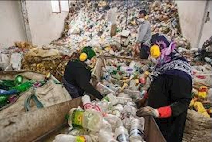 Workers of the Safireh waste site in Ahvaz