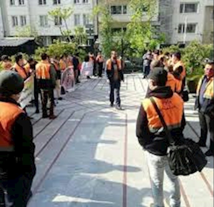Municipality workers protesting in Khorramabad, western Iran—August 27, 2020