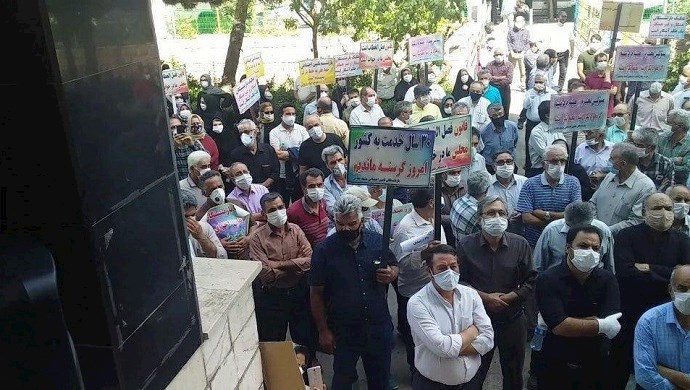 Workers of the Iran Tractor industrial group protesting in the city of Tabriz, northwest Iran—September 14, 2020