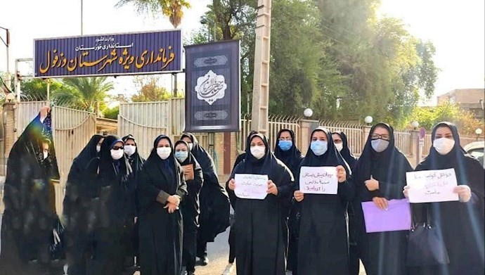 Kindergarten teachers in Dezful, southwest Iran, hold protest a rally outside the local governor’s office—August 31, 2020