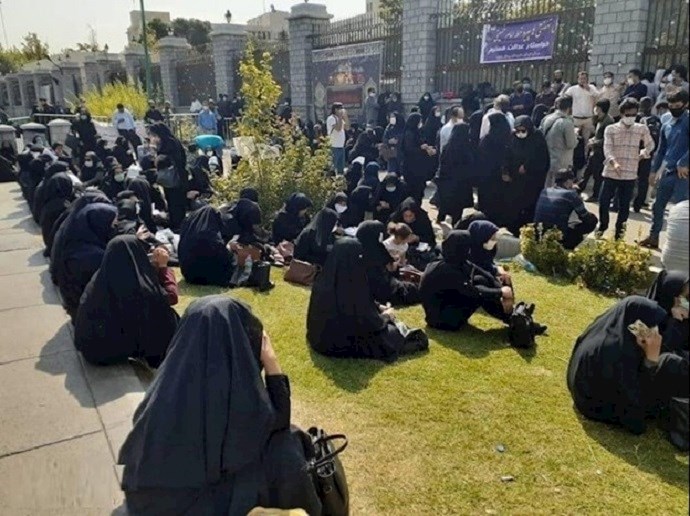 Protest of teachers in front of the regime’s Majlis (Parliament) in Tehran