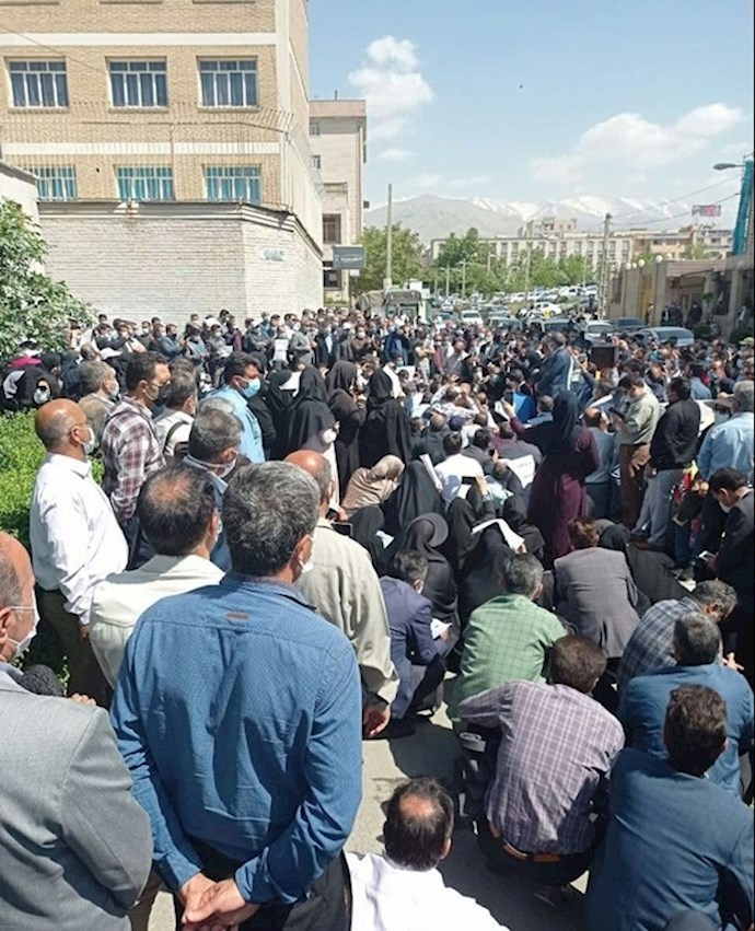 Teachers protesting in Tehran– April 17, 2021